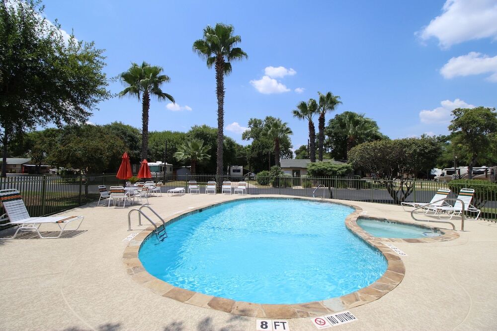 Travelers World Rv Resort San Antonio Exterior foto